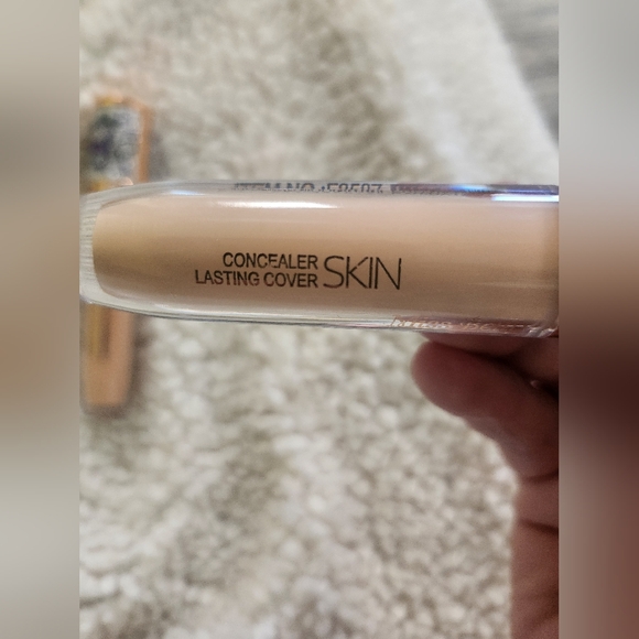 Miss Betty concealer new, never used light and medium available. Set of 2 - Picture 3 of 3